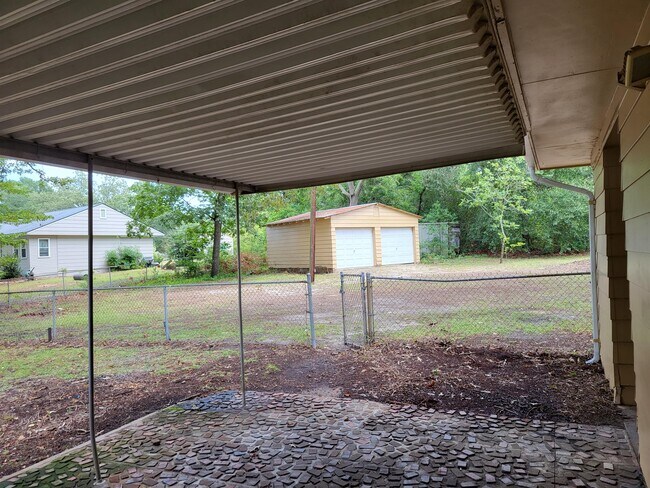 Building Photo - 3321 Oak Hill Dr