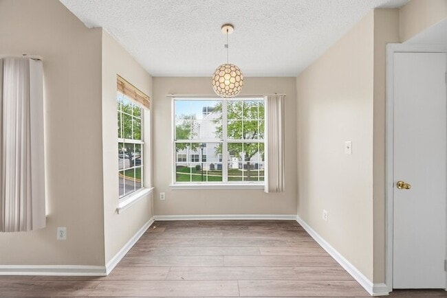 Building Photo - 14053 Vista Dr