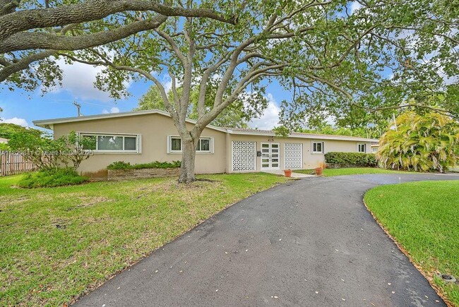 Primary Photo - 8240 SW 141st St