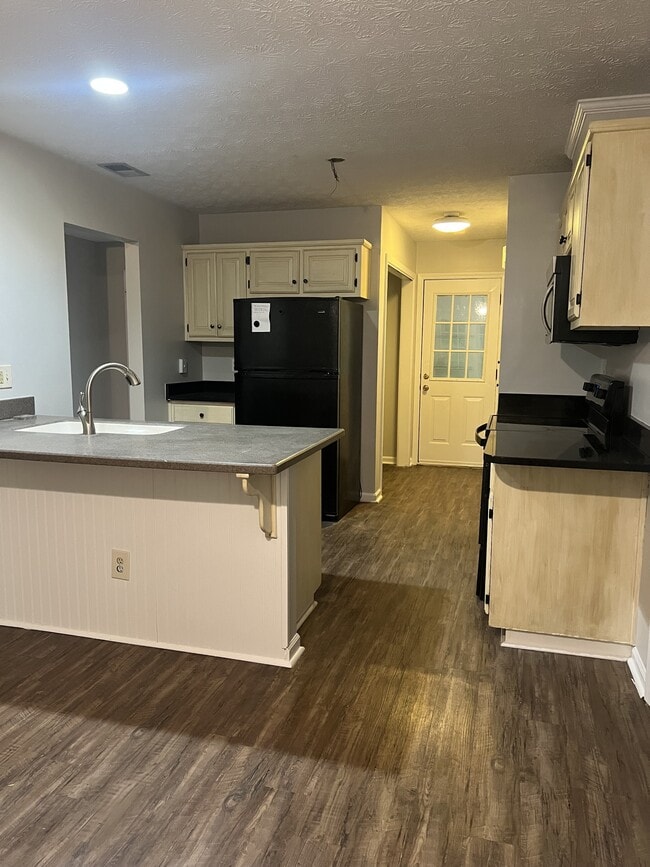 Building Photo - 1080 Sharon Pl