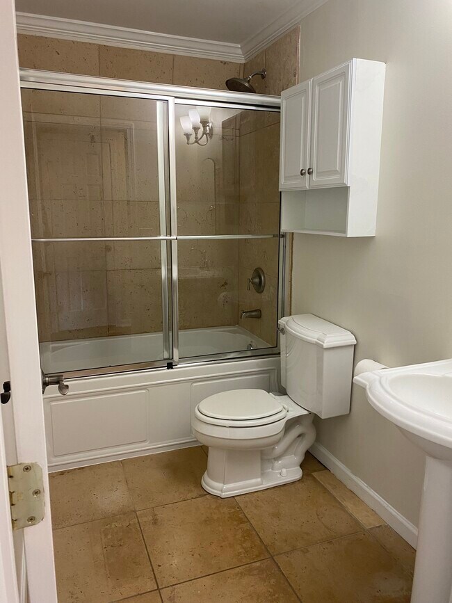 Building Photo - 3200 Rim Cove Dr