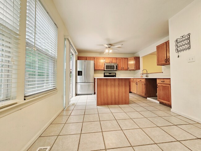 Building Photo - 435 Oakton Way