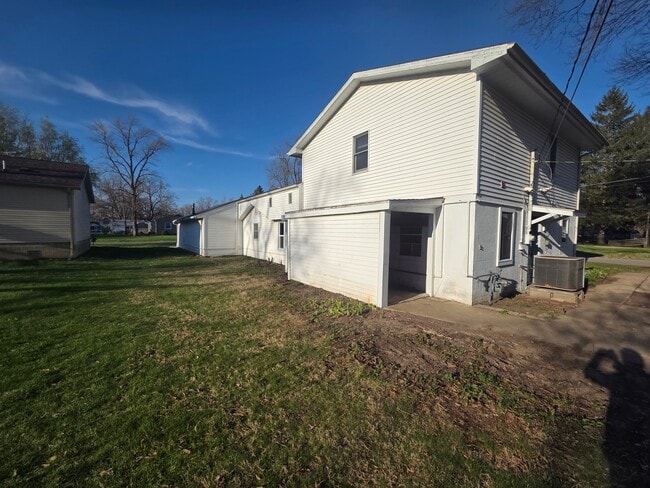 Building Photo - 120 E Aerl St