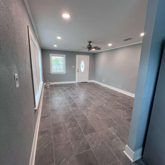 Building Photo - 121 Harbeson Ave SE