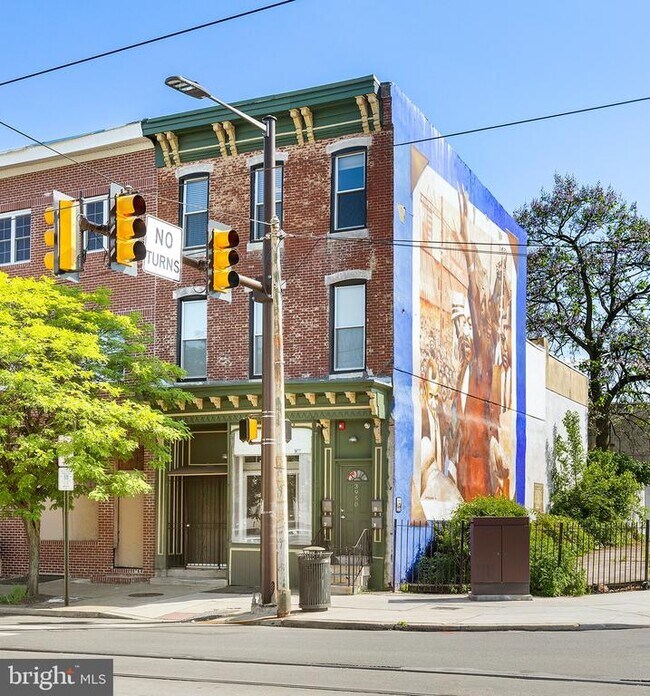 Building Photo - 3950 Lancaster Ave