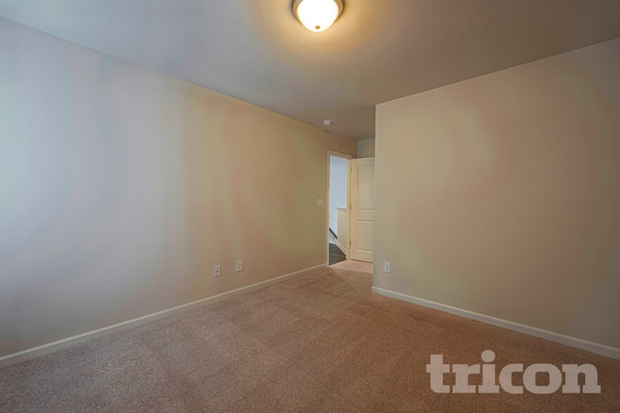 Building Photo - 424 Curlin Ct