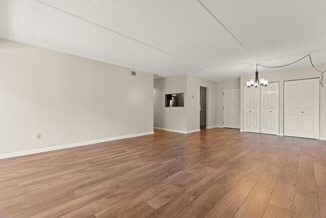Building Photo - 289 Elm St