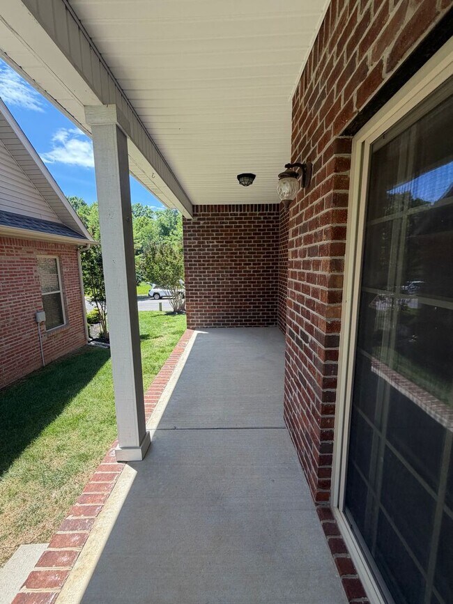 Building Photo - 266 Turnberry Circle