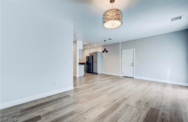 Building Photo - 128 Tilbury Ave