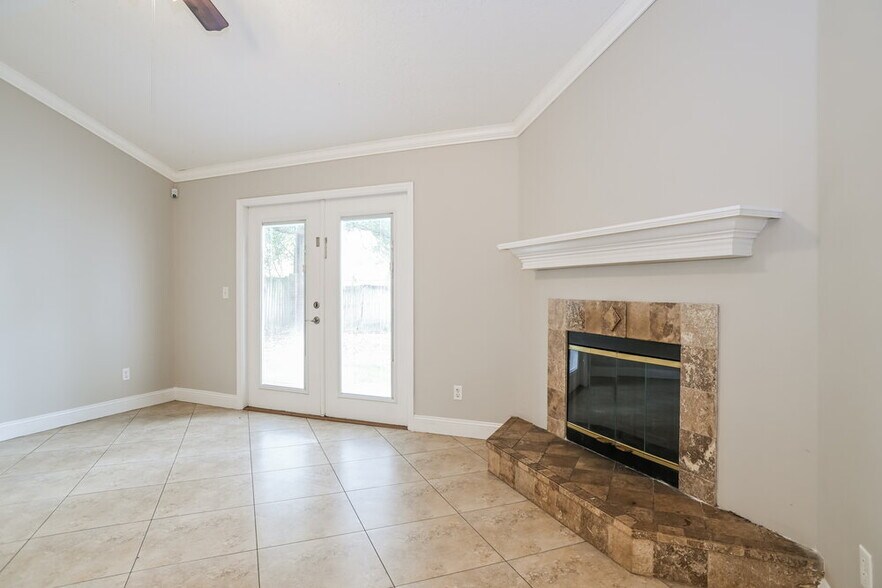 Building Photo - 3015 Hickory Glen Dr