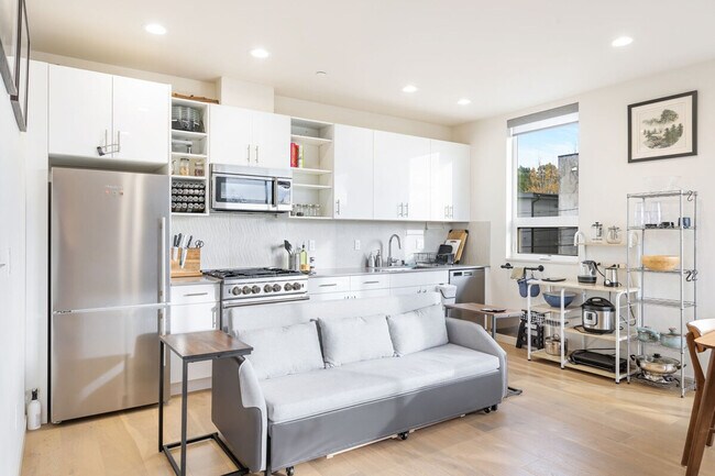 Building Photo - 3900 Leary Wy NW