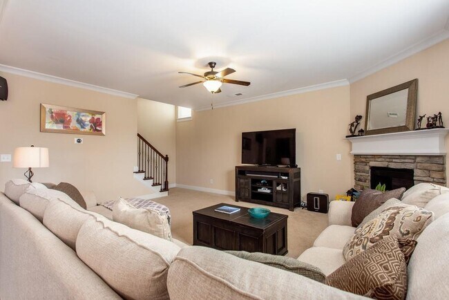 Building Photo - 5535 Rialto Way