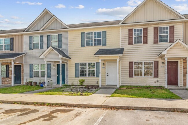 Building Photo - Charming 2-Bedroom 2.5-Bathroom Townhouse with Fenced Yard
