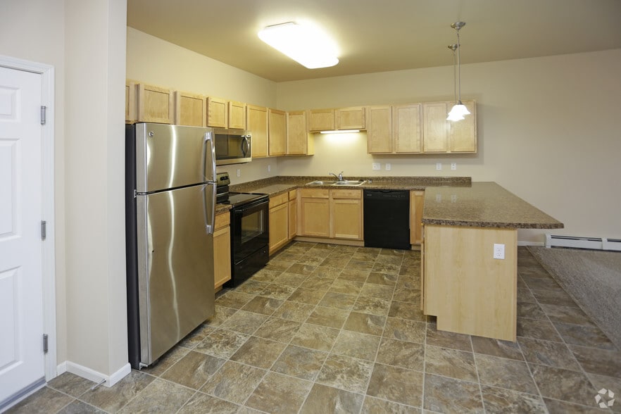 2BR, 1BA - 980 SF - Shadow Ridge Apartments