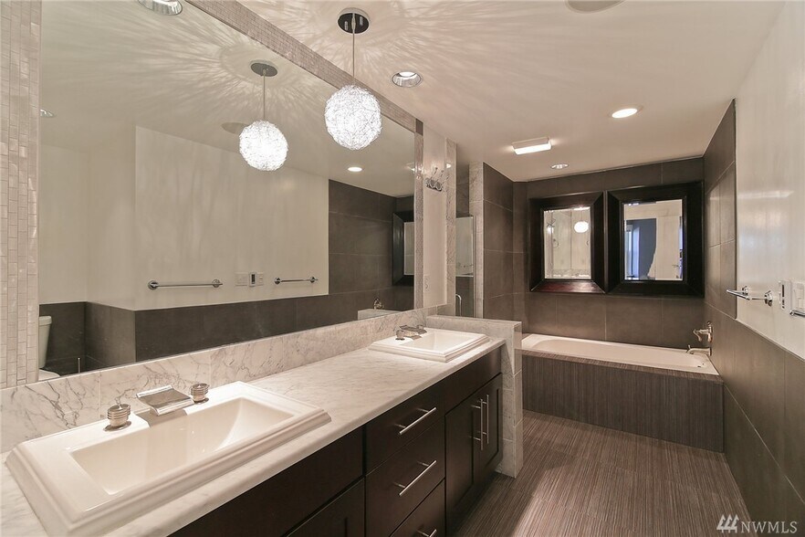 Master Bath 1 - 1740 Aurora Ave N