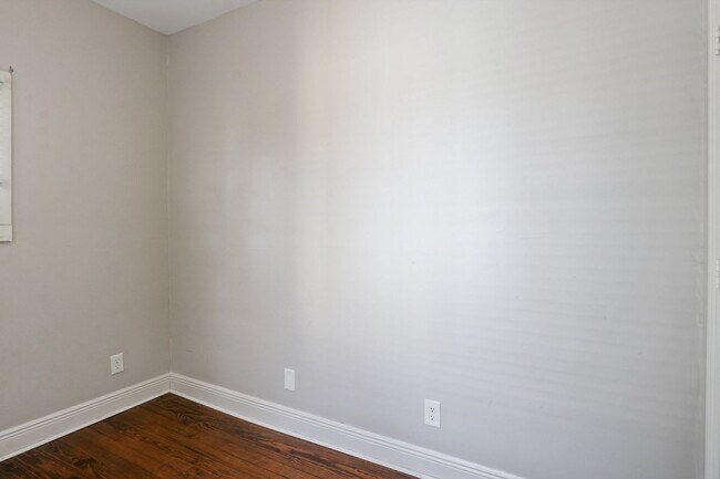 Building Photo - Restored Victorian Duplex | 3BR/2BA in Downtown Savannah Near Forsyth Park