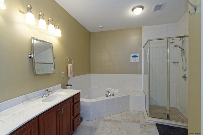 Building Photo - 108 Valley Pointe Dr