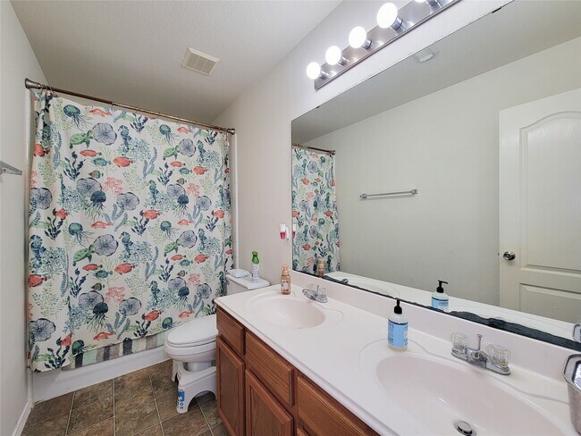 Building Photo - 18235 Valebluff Ln