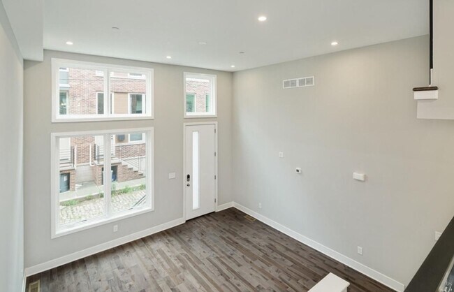 Building Photo - 1324 S Woodstock St