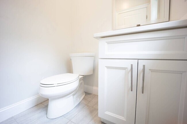 Building Photo - 1 Kewanee Rd