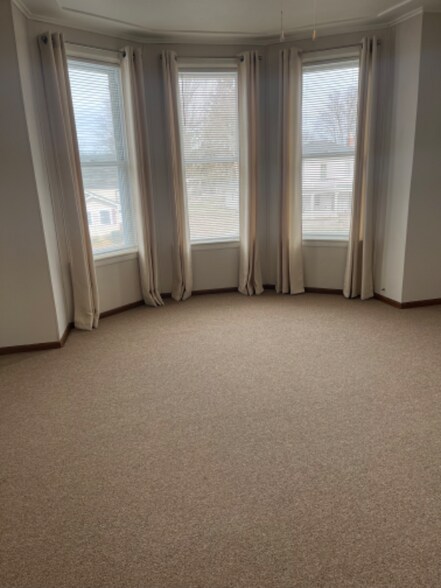 Building Photo - 214 E Orleans St