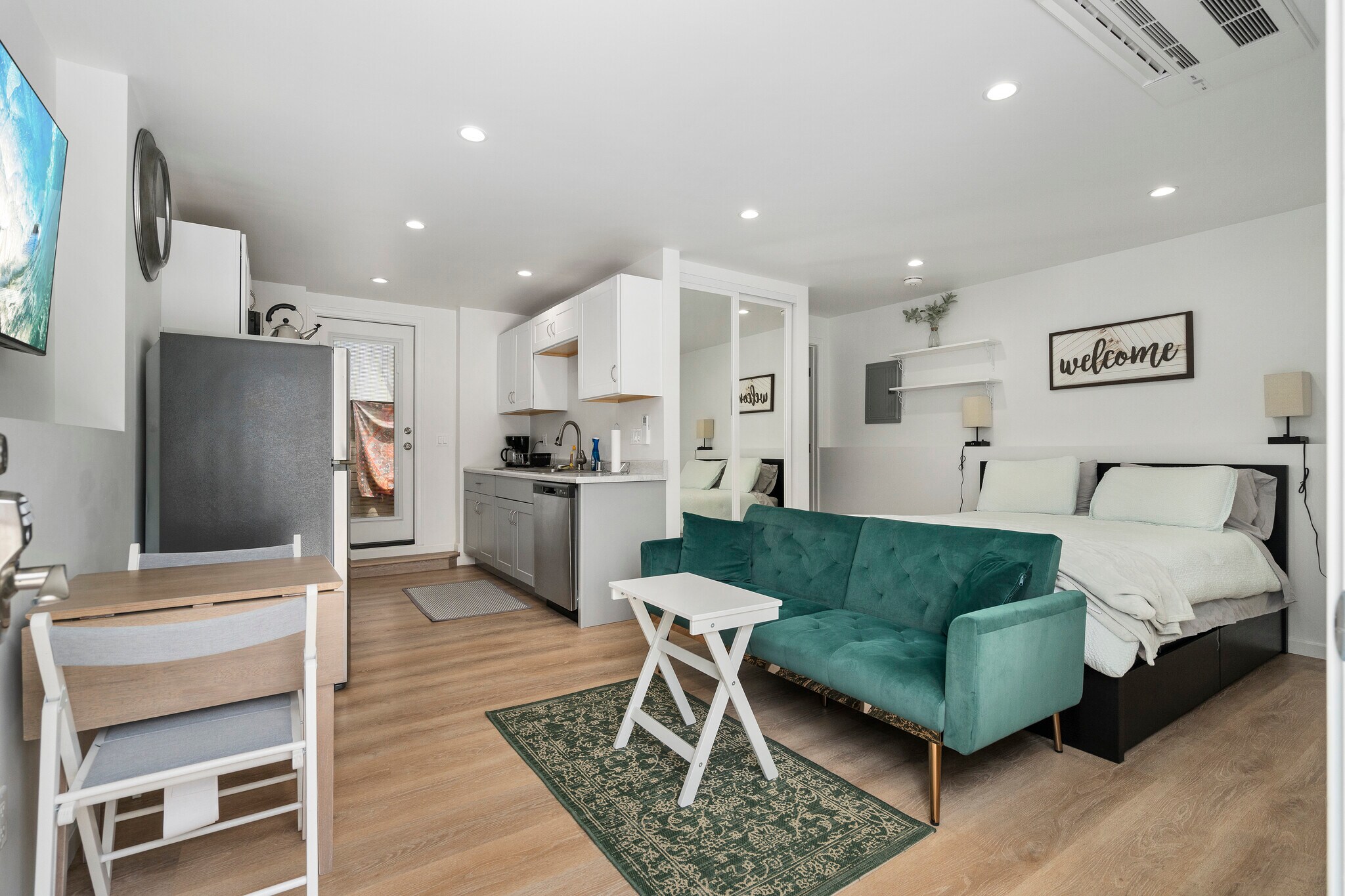 Building Photo - 825 Calle de Arboles