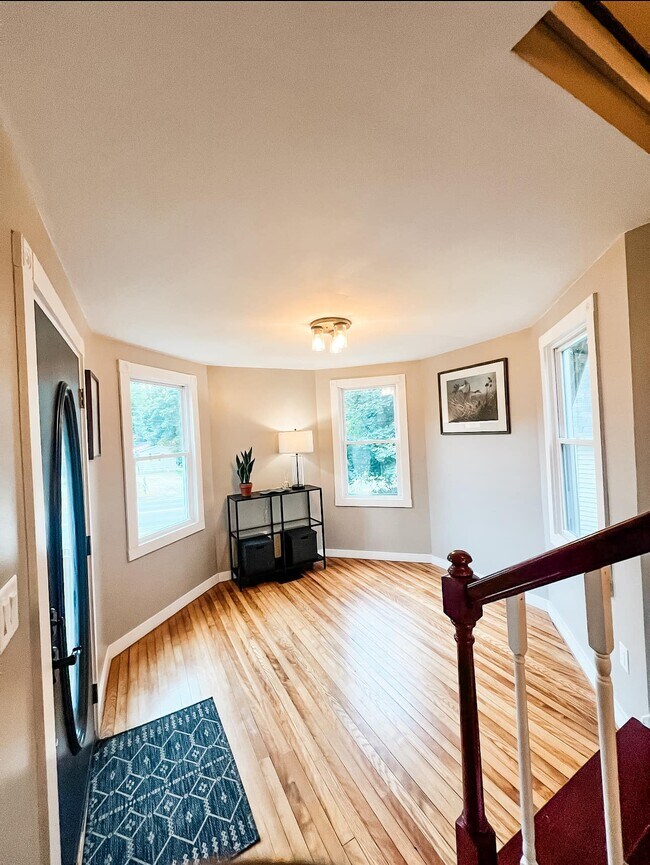 Building Photo - 252 Windsor St