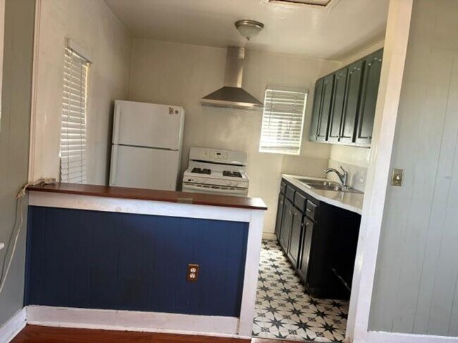 Building Photo - 16115 Firmona Ave