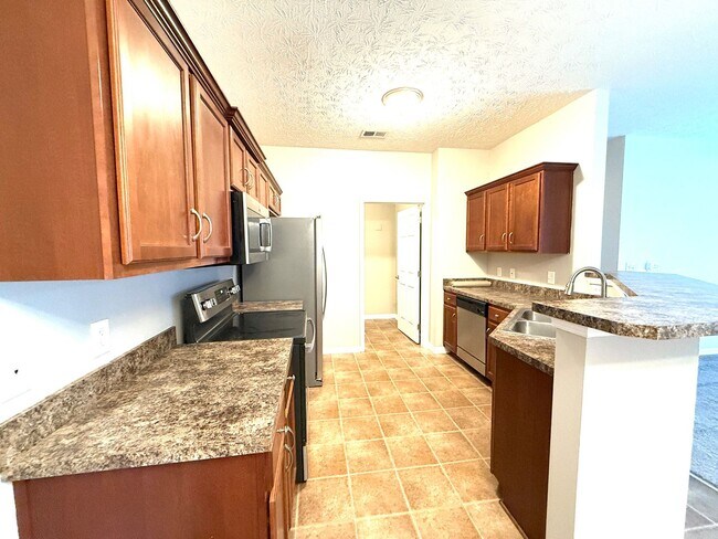 Building Photo - 9400 Clubview Dr