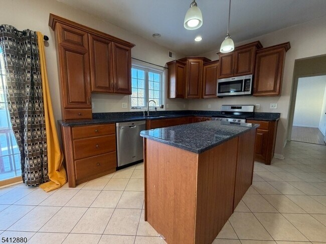 Building Photo - 105 Churchill Ave