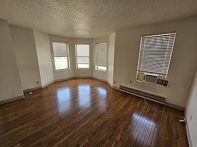 Building Photo - 608 King St