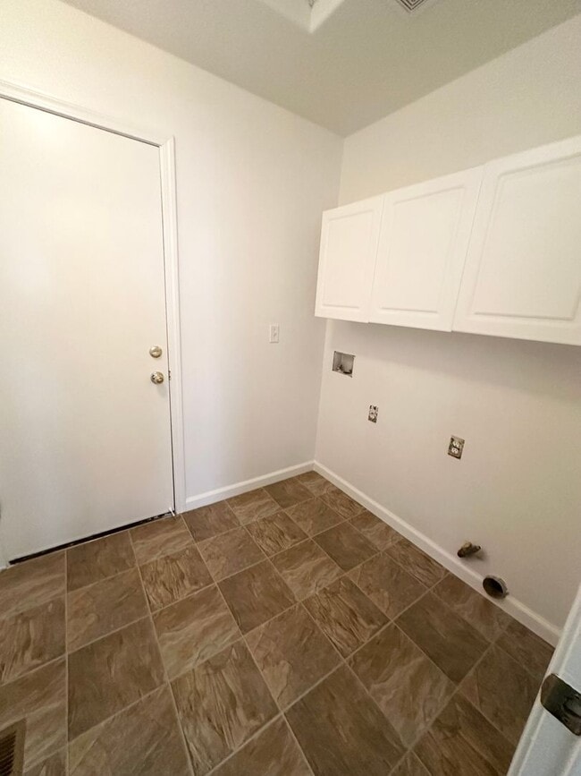 Building Photo - 3 bdr, 2 ba home for rent in Fernley