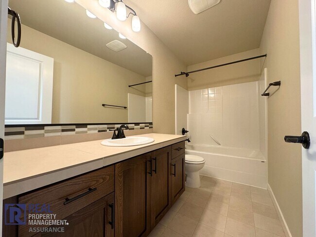 Building Photo - Mt Hood views 4BR/3BA Villebois luxury home available now! Dog Friendly