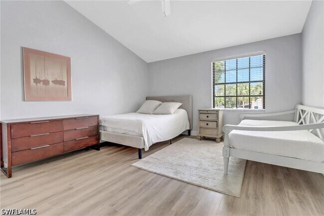 Building Photo - 790 Meadowland Dr