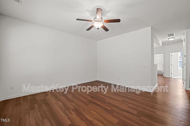 Building Photo - 120 Holly Berry Ln