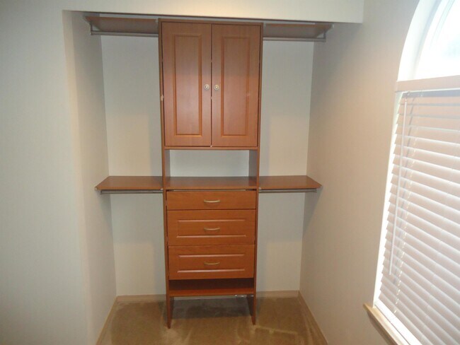 Building Photo - 211 Noble Way