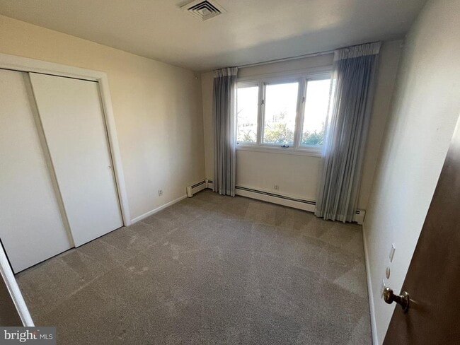 Building Photo - 1406 Park Blvd