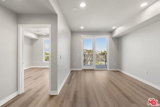 Building Photo - 7428 Santa Monica Blvd