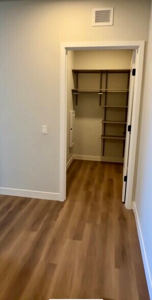 Walk In Entry Closet - 311 N Aberdeen St