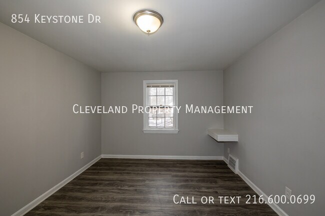 Building Photo - 854 Keystone Dr