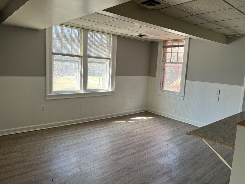 Building Photo - 3118 N Downer Ave