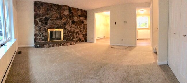 Building Photo - 7404 Oak Post Rd