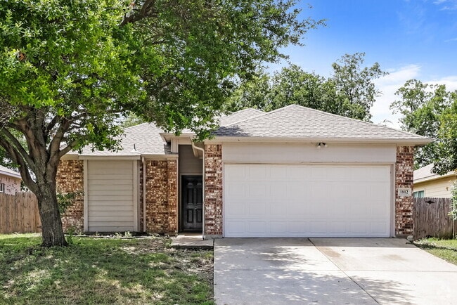 Building Photo - 1812 Alanbrooke Dr