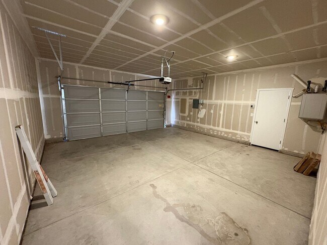 Building Photo - Welcome To This Charming Two-Story Home Ne...