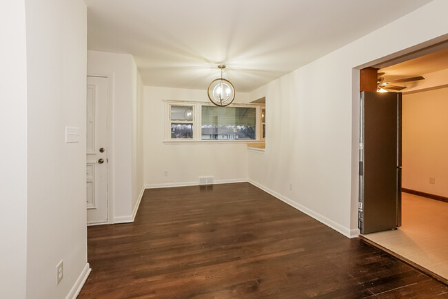Building Photo - Bright 3-Bedroom Home