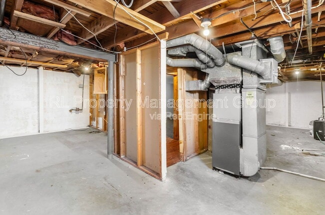 Building Photo - 3233 Hiawatha St