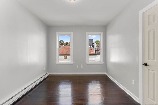 Building Photo - 228 Cooke St