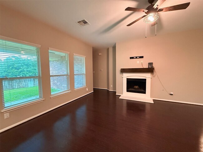 Building Photo - 1062 Cedar Lake Ct