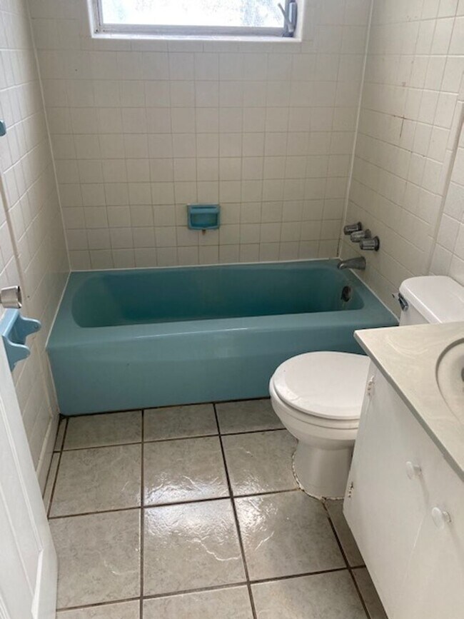 Building Photo - 2 Bed 1 Bath Home | Pet Friendly | Washer ...