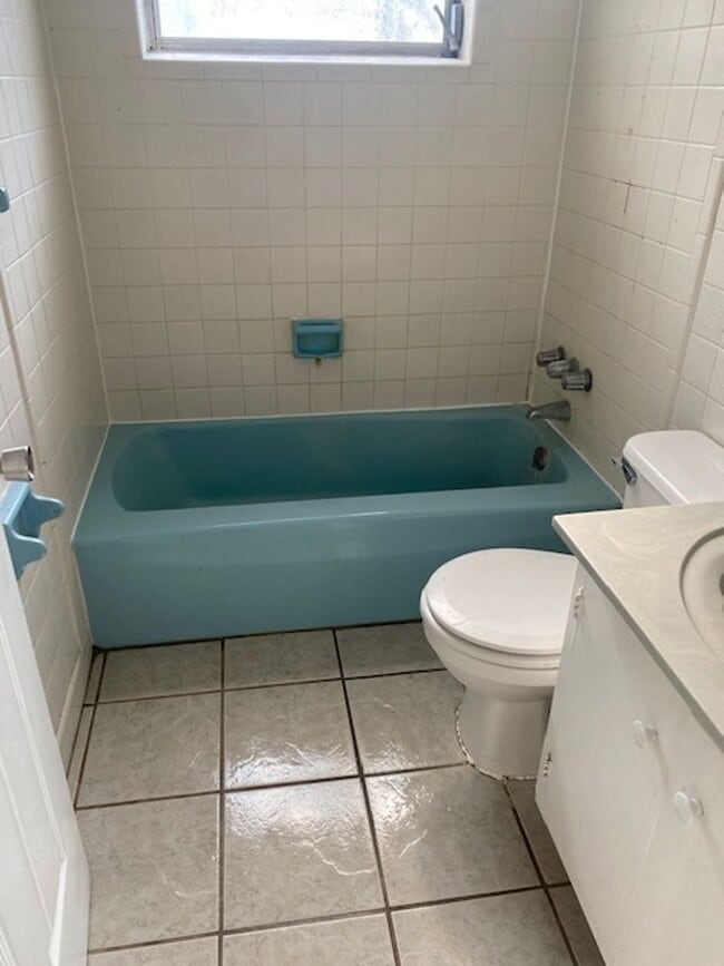 Building Photo - 2 Bed 1 Bath Home | Pet Friendly | Washer Dryer Hook Ups | Section 8 Welcome